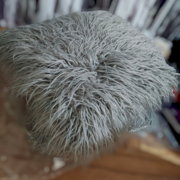 New Faux Fur Pillows Grey Faux Fur Pillows 19x19 Shaggy Throw Pillows Bouclair - Picture 3 of 10